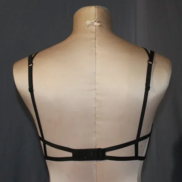 Victoria's Secret Very Sexy Caged Bra - Picture 4 of 13